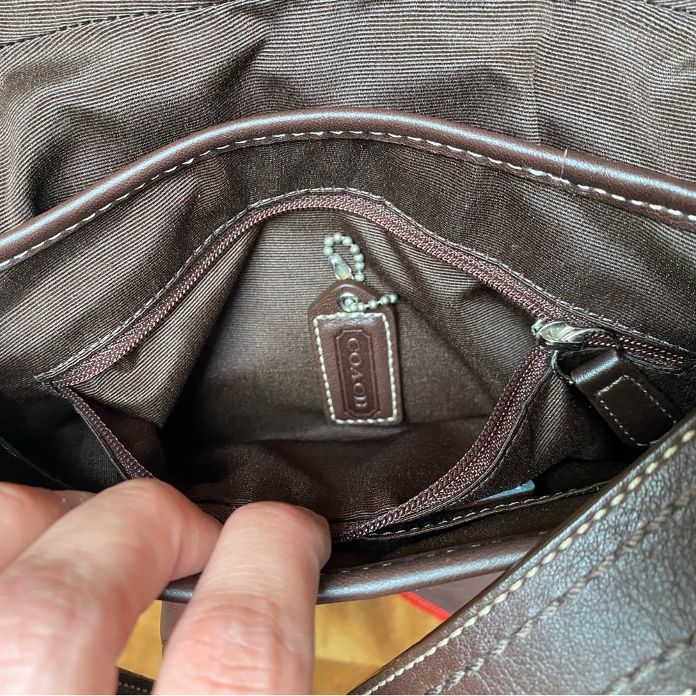 Vintage Coach Chocolate Brown Leather Shoulder Bag with Buckle Detail - Picture 5 of 6